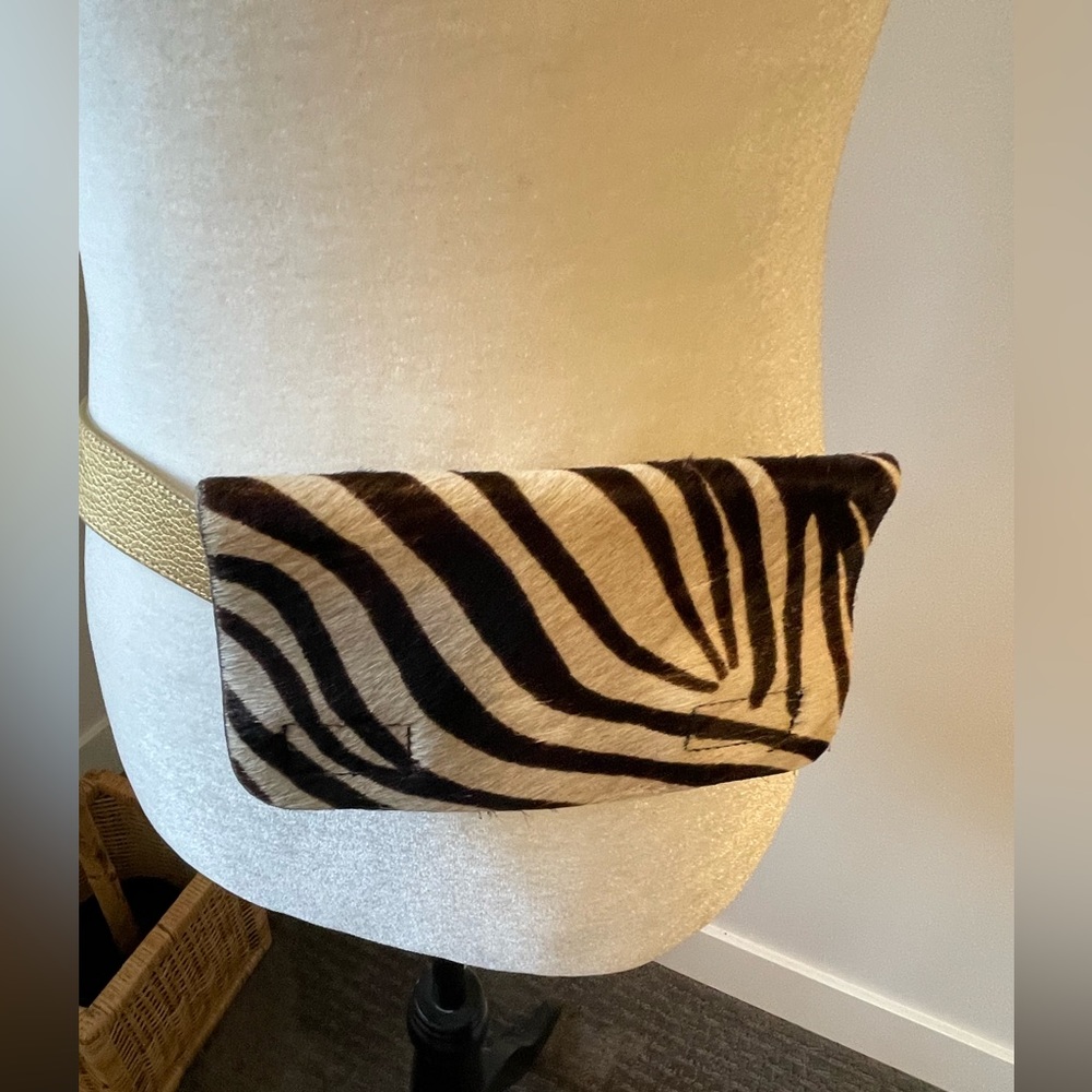 Striped Hide leather belt pouch in EUC